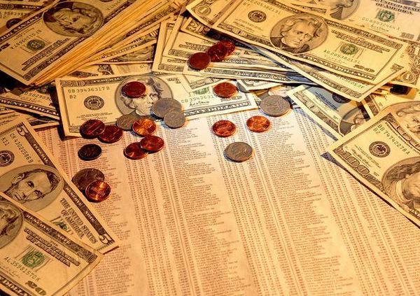 美联储宽松预期与地缘风险支撑黄金震荡上行