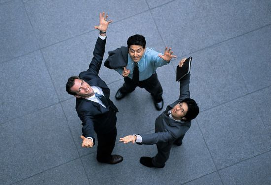 美国CPI数据低迷推升金价至两个月高位，短线操作致期货收跌